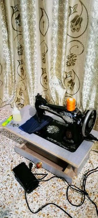مكينة خياطة • بريطانية • شغالة