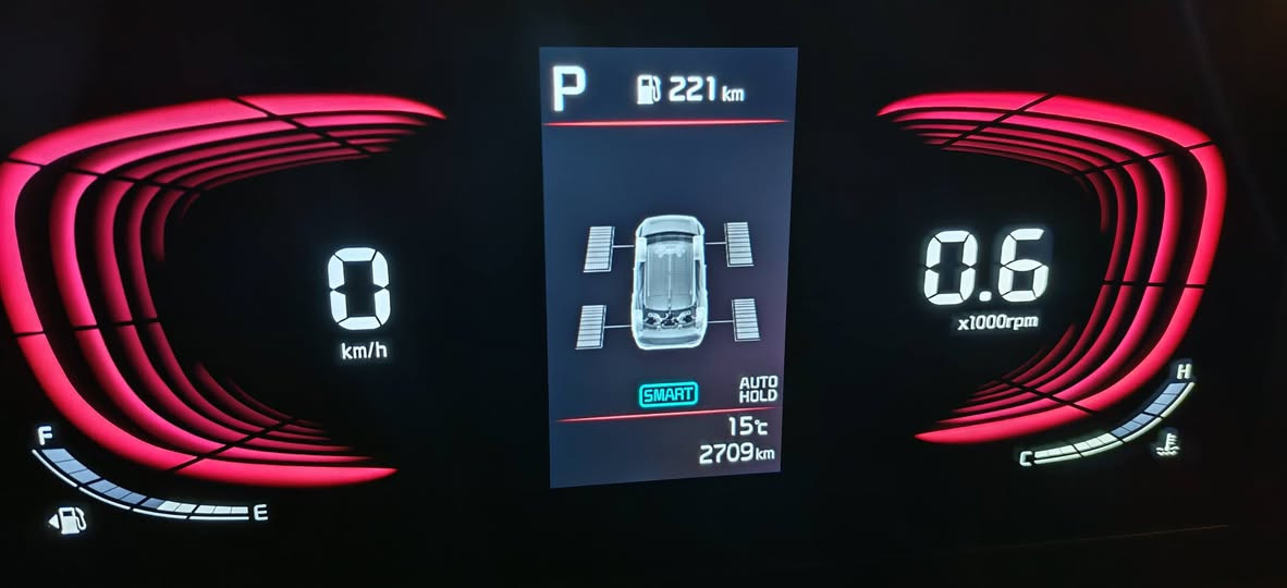 مساء الخير 
كيا سبورتاج للبيع 
السيارة اللون النطفي أو فيلي الظاهر بالفديو آخر سيارة 
كل التفاصيل موجودة 
إني المالك مشتريها من نفس الوكالة 
# الجانب الأيمن تعرض إلى خسفة أثر حادث بسيط 
 
#  سعر الشراء على تصريف وقتها دفعت ٢٢ و ألف دولار وكسر 

# السعر المطلوب حاليا مع مراعاة خسارة الصفر وخسارة الحادث = ٢٠ ألف دولار مع تفاوض بالمعقول 

# نقلا عن لسان المصلح ممكن تتصلح PDR وممكن بارد وترجع الأمور إلى طبيعتها 

# فلوسك جاهزة وجاد بالشراء اتصل غيرها رجاء لا تتصل غير مستعجل على البيع ولا متوازي الحمد لله 

آسف على الإطالة شكرا لتفهم الجميع 
الهاتف : ***********
