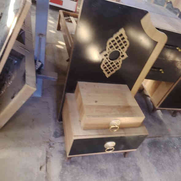 غرفه تركيه كلش نضيفه اي ضرر ما بيهة كنتور سته باب + جربايه نفرين + ٢كومدي +ميز مرايه اسهر 350 وبيهة مجال للتواصل خاص او الاتصال ***********
