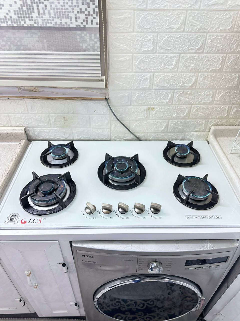 بۆ فرۆشتن، تەباغێکی جۆری LCS پێنج چاو، ڕەنگی سپی.
• دۆخی: زۆر زۆر خاوێنە و زۆر کەم بەکار هاتووە (بێ حەیبە).
• ئیشکردن: غاز و کارەبای هەمووی وەک سەعات ئیش دەکات و هیچ کێشەیەکی نییە.
• تێبینی: وەک لە وێنەکە دیارە، زۆر بە جوانی ڕاگیراوە و هی ماڵەوەیە.
نرخ: [٥٠هەزار] و کەمێک مەجالیشی تێدایە.
ناونیشان: هەولێر
بۆ پەیوەندی: نامەم بۆبنێرە لە مەسنجر أربيل, العراق


**إذا كنت صاحب هذا الإعلان وتريد حذفه لأي سبب، رجاءا أرسل رسالة إلى الدعم الفني**