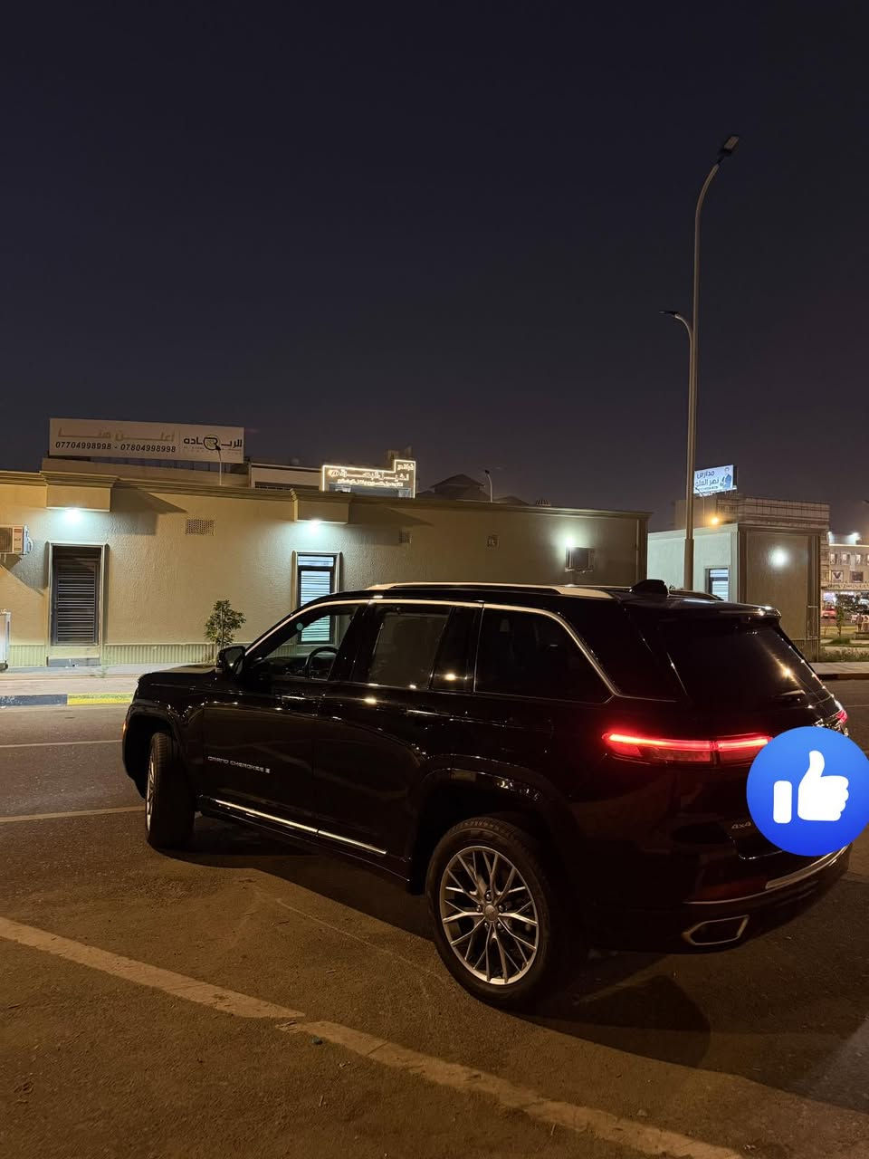 سلام عليكم جيب سومت وارد امريكي 2023 رقم بغداد الدولي السيارة بيهة بابين وجاملغ السيارة ماشيه 45 الف كيلو مو ميل سومت اعلى فئة بلجيب السيارة جديده جديده 
المواصفات 
1-مساج 
2-كامرة روئية ليليه
3-كامرات 360
4-تبريد تدفئة كشنات
5-ثلاث شاشات 
6-داخل اسود وصاچي مطعم بجوزي
7-جكات
8-وضعيات قياده
9-كاربلاي
10-لايت LED
11-الركن الذاتي للسيارة
12-رادار امامي
13-رادار خلفي
15-رادار جانبي وتحذير بلمرايات الجانبيهة 
16-محرك 3600
وباقي مواصفات السومت المعروفة السعر 341وبيهة مجال للاستفسار الرقم ***********
