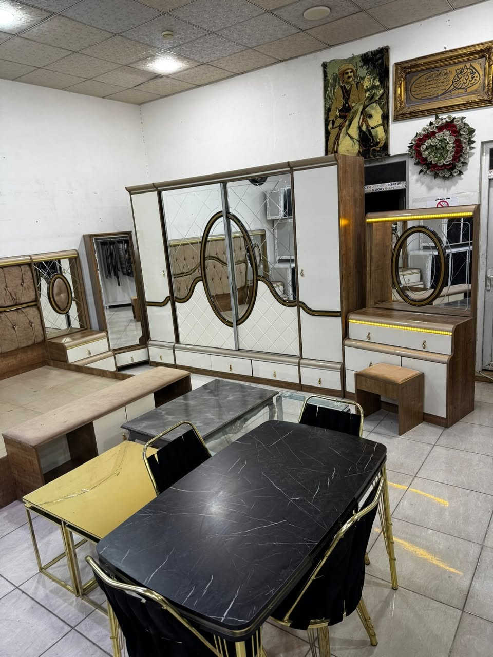 موبيليات علي يتوفر جميع الأثاث المستعمل بيع وشراء وتبديل الجديد بل مستعمل العنوان اربيل سايدين بنصلاوة فرمانبران مقابل ماركيت شياؤ الاستفسار *********** ☎️ 
واسف ماجاوب على تعليق ارد فقط فايبر وتساب اتصال يتوفر نقل اربيل  بغداد بصرة موصل كركوك سليمانية دهوك فقط
