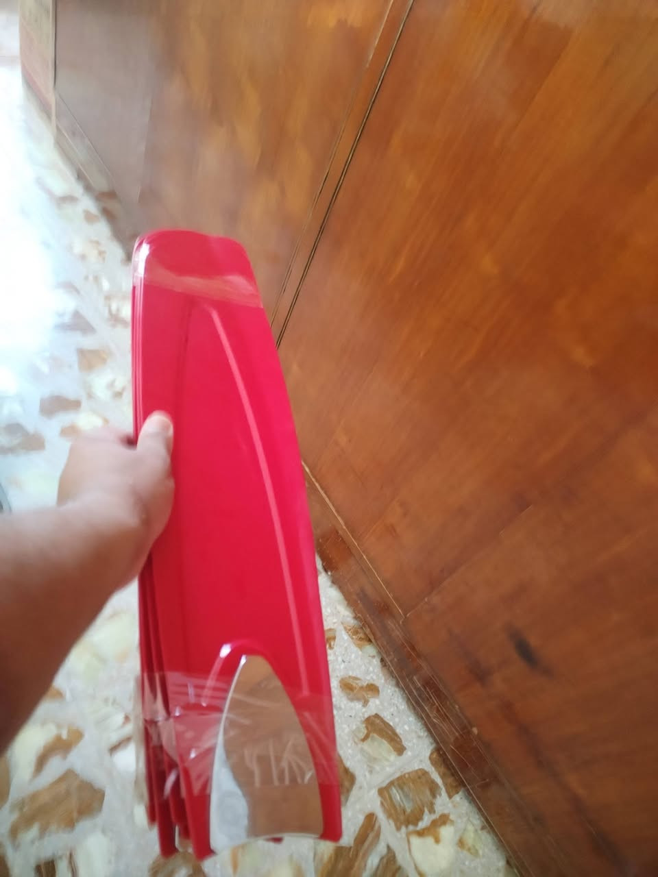 مروحه ديكور كلها ستيل والريش بلاستك وزنها ثكيل جديده السعر 40 الف مكاني الزعفرانيه
***********
