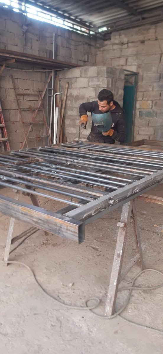 عمل جميع انواع الحداده ابواب شبابيك محجرات سندوج بنل سقائف كيسبان  العنوان بغداد شارع قطر الندى بدارت (ابو حمزه) التواصل على هاذه الرقم او خاص  (***********)
