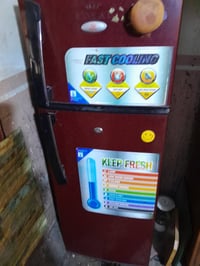 ثلاجه نضيفه مال بيت السعر 250 وبيهه مجال للشراي للإستفسار الاتصال على ...