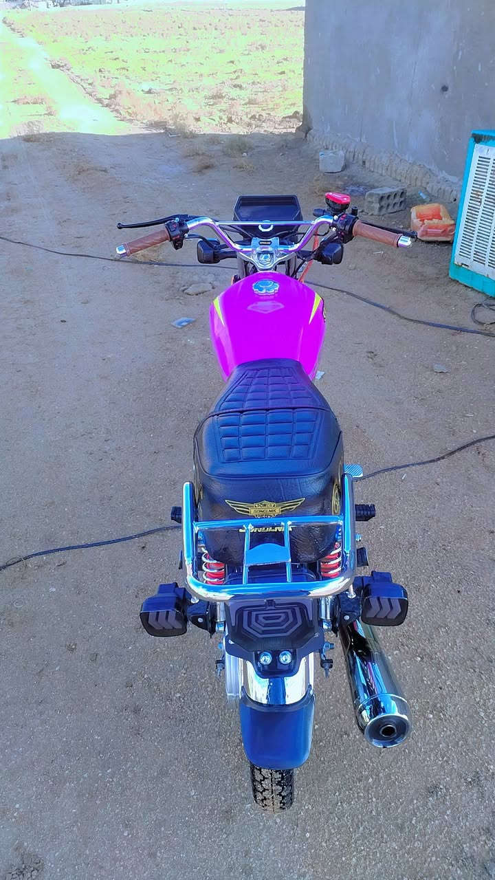 يا الله السلام عليكم دراجة البيع سيفان موديل ٢٥ مكفوله كفاله عامه أوراق كامله الدراجه جديده وحلو مكينه ٢٠٠ وشرط انضف من الصوره كهربائيات كله شغاله بصمه عن بعد جهاز انذار شرط انضف من الصوره السعر ٧٥٠ وبيه مجال الشراي يتصل وبيه خير ويدلل ***********
