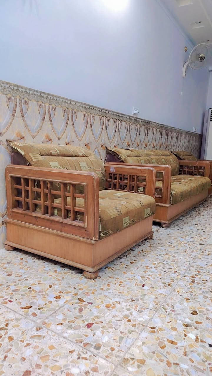 السلام عليكم
تخم 175 الف 
ثلاجة 75 الف شغاله      
 مكان بغداد ***********
