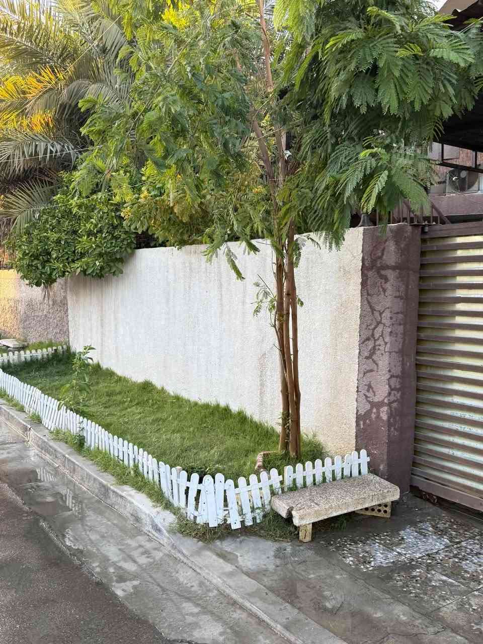 يقدم لكم مكتب العز للعقار 💙

بيت للبيع 🏠 مساحتة ٢٠٠متر واجهية ١٠ نزال ٢٠ في منطقة حي الجهاد محلة ٨٩٥ مربع جامع النور البيت طابقين 🏙️

🌿 الطابق الاول يحتوي على غرفتين نوم وحولي واستقبال ومطبخ ومجموعة الصحية 🛏️🛁

🌿 والطابق الثاني بناء حديث يحتوي على غرفة نوم واستقبال ومطبخ ومجموعة صحية اي بمعنى سويت ويرهم مشتمل منفصل ويحتوي على درج خارجي ويحتوي ع طرمة تسع سيارتين 🚗🚗 وتشجير داخلي وخارجي وقمرية 🌳🌕
ملاحظة البيت يحتوي ع كاونترات المنيوم تفصال عدد ٢ من ضمن البيت 🔨

للاستفسار عن السعر
*********** واتساب
