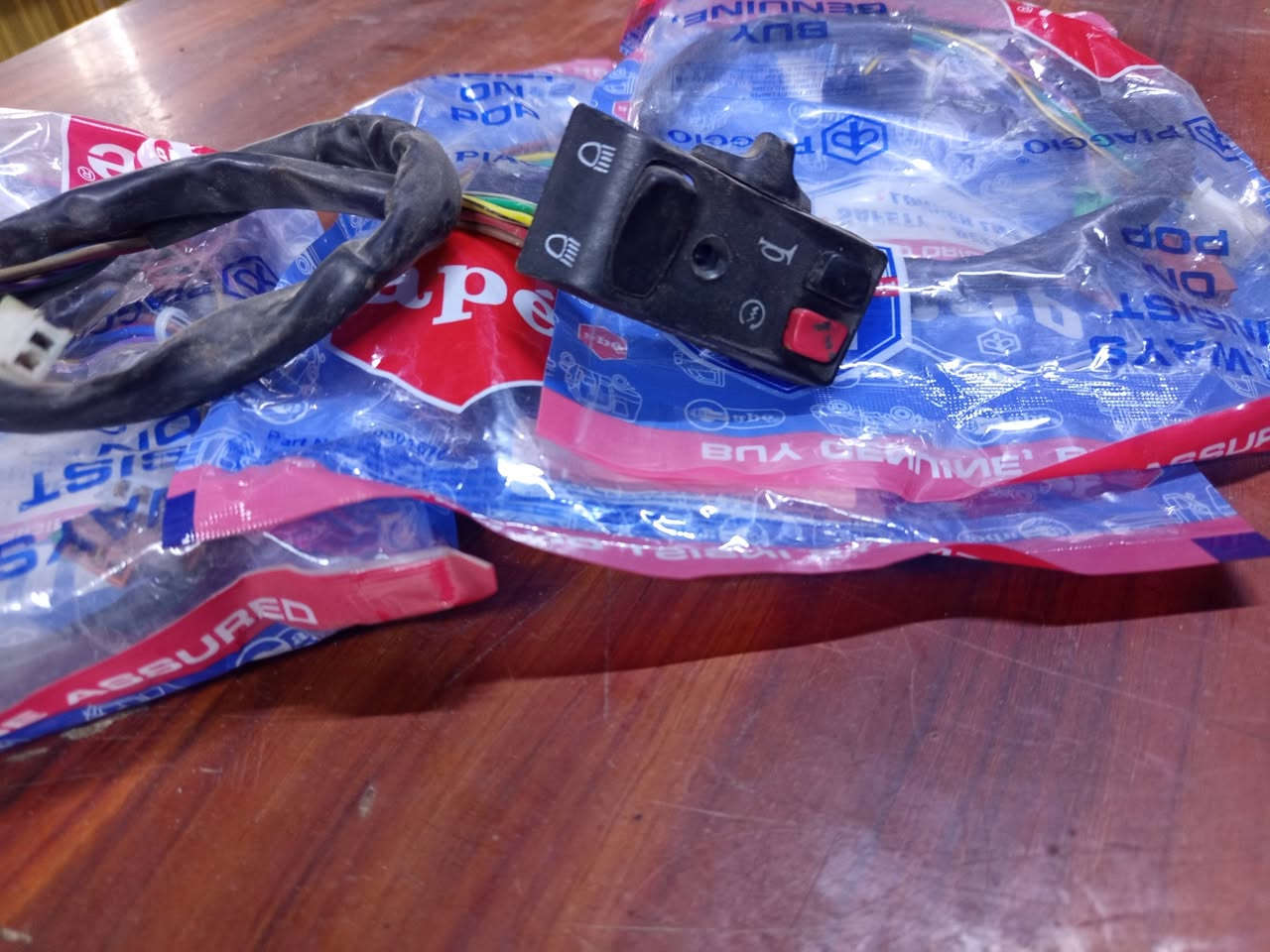 السلام عليكم ورحمه الله وبركاته 
يعلن مجمع نمبر وان1
......(توفير توفير توفير )....   
قطع غيار تكتك بياجو🛺🛺
اسعار تنافسيه 
الموقع 📍: البصره حي الزيتون (شارع الزيتون الرئيسي)
متتوفر توصيل جميع محافظات العراق 🇮🇶
تواصل واتساب :
***********
***********
