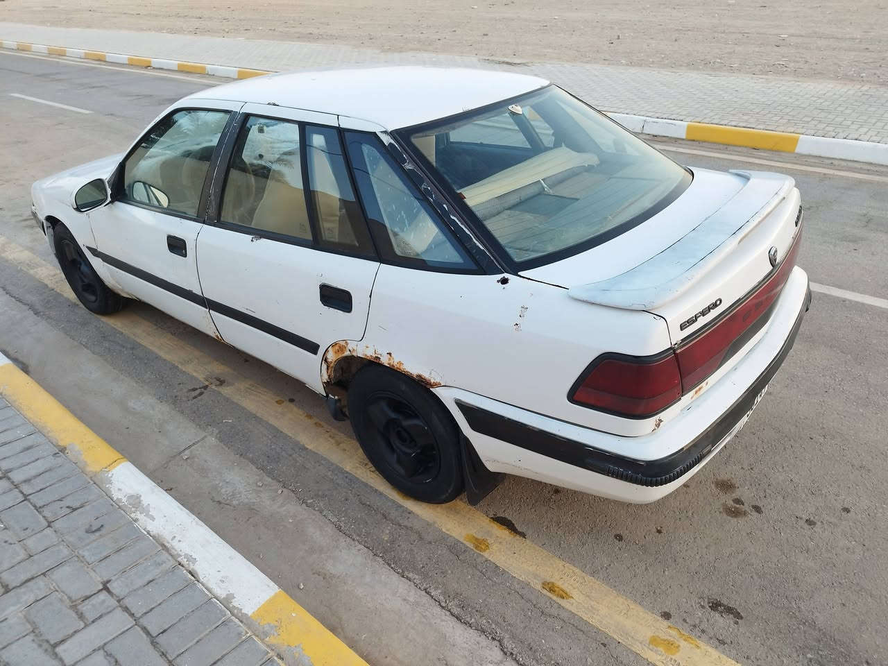 السلام عليكم 
دايو اسبرو موديل1996 
رقم بغداد انكليزي سنويه لل31  بسمي تحويل ثاني يوم
محرك مفتوح گير عادي 
رقم بغداد R 11
السعر 25 وبيها مجال 
الاتصال ***********
مكاني واسط/ صويره
