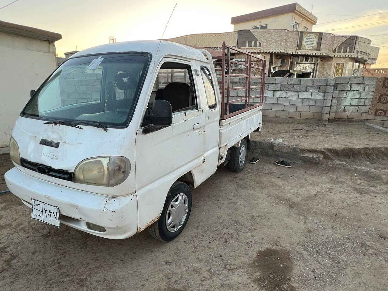 السلام عليكم
فاو قماره وربع 
محرك كير صدر شرط 
أوراق كامله 
#السعر 14وبيها مجال قليل 
العنوان قريه شكرا 
رقم الموبايل ***********
