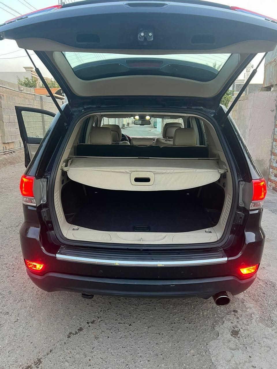 سلام عليكم ورحمه الله
جيب لاريدو ٢٠١٤ خليجي ماشيه ٢٥٠

 السياره جاهزه مابيهه نقص برغي

الضرر جاملغ مبدل نفس اللون والبنيد بي شبر وراشي صبغ بدون اي دواخل 

مكينه ٣٦٠٠  كير طياره ٨نمر محرك كير كفاله

صدر امامي خلفي جديد

باتري جديد تخم تاير جديد 

فتحه شاشه جبيره  كامره دواره شفتات ستيرن

تدفئه  تبريد ثلج خير من الله

كشنات اماميه كهربائي

كشنات جلد

 لايت زنون عدسات جديده

رقم بغداد انكليزي

سياره بسمي
سعر ٢١٠ وبي مجال
مكاني الانبار رمادي
***********
