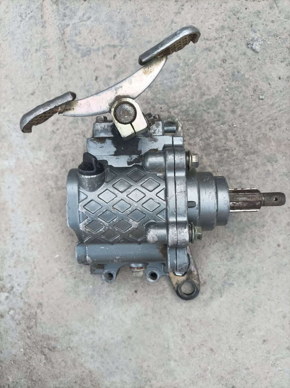 السلام عليكم تايرات ابو الخطه ابو سبفين نوعيه ممتازه ١٢ قاط مستخدمات نضاف سعرهن ٥٠ 
كير بوكس مستخدم نضيف شرط الشغل سعره ١٥ 
مكاني براكيه


**إذا كنت صاحب هذا الإعلان وتريد حذفه لأي سبب، رجاءا أرسل رسالة إلى الدعم الفني**