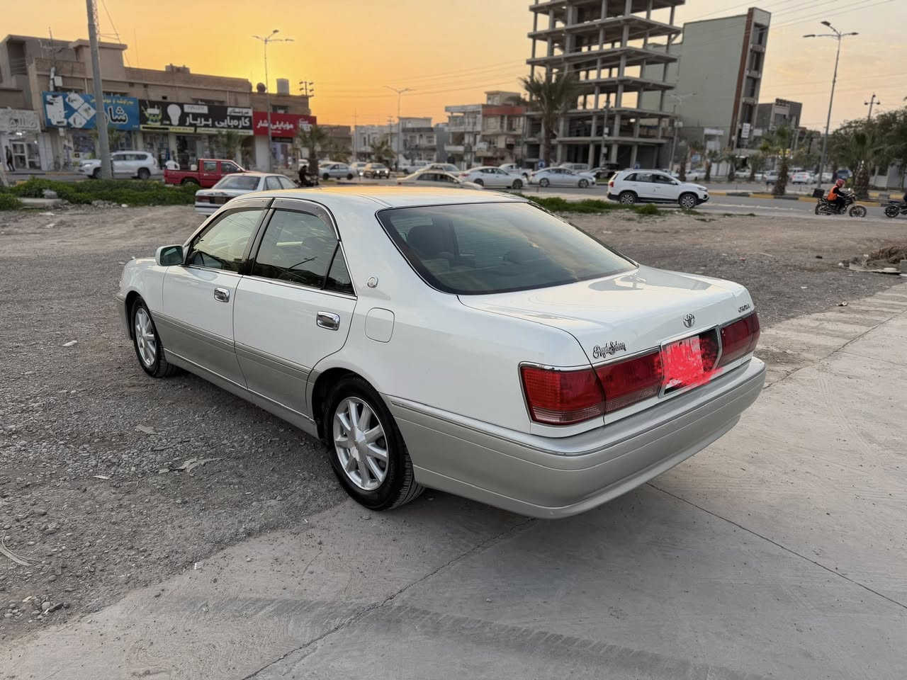 ســاق ٢٠٠٣سفر
Dكةورة بةنزين كةم اخوات زورخاوينة
1بـارجةي اوربـاية
٣دوگمةية ٤كوشين كارةبا
٤ويل وتايةي لوك سبيري دانةبزيوة
١١٦هةزار روشتوة بون شةريكةي ديت
هادروليك گيري كوراوة
سعري ٧٤كورينةوةش دةةكةم
تكاية كريار نيت مالي كةس مةشكينة
سيارة لةوينةكان جوانترة
***********
