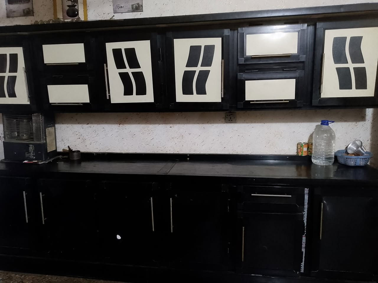 السلام عليكم كاونتر ارضي مع ملحق ٣متر تفصال تركي النوع الثقيل السعر ٣٢٥ بغداد حي الاعلام ***********
