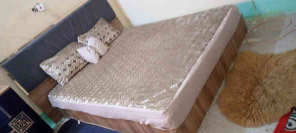 السلام عليكم الغرفة للبيع نضافة 70بلمية مكاني كربلاء حي القدس السعر 350 وبيها مجال للطيبين  ***********
