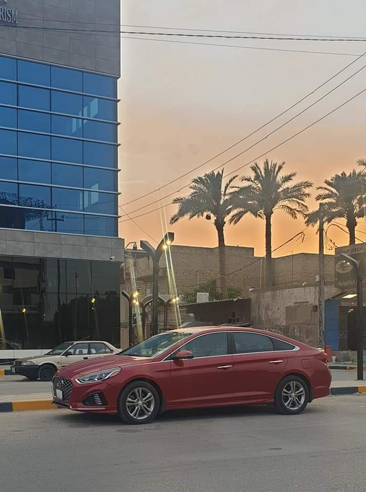 تحياتي سوناتا سمارت 2019 وارد امريكي لمتد فول مواصفات رقم نجف باسمي مواصفات السيارة شاحن مبايل واي فاي تبريد خلفي 
جنطة ذكية 
بصمة ابواب وتشغيل 
حساس اطارات رادار امامي وخلفي كامرة امامية حساس جانبي للاجتياز سياقة الية في الشوارع المخططه ويل 17 وهواي مواصفات  بيها السيارة جديدة كلش حادثها جانبي كماموضح بلصورة صبغ الجاملغ الخلفي وباب مبدل والباقي كلة مكفول البجم كبس الشركة  تصليها بلعراق درجة اولى عليها برمجة للبانزين العادي تراي للبصرة بشرط اذا دكت ادونز مرجوعة سيارة سريعة واقتصادية وبالعافية علياخذها مكاني بلنجف سعرها 160ورقة رقم تلفوني *********** النجف, العراق
