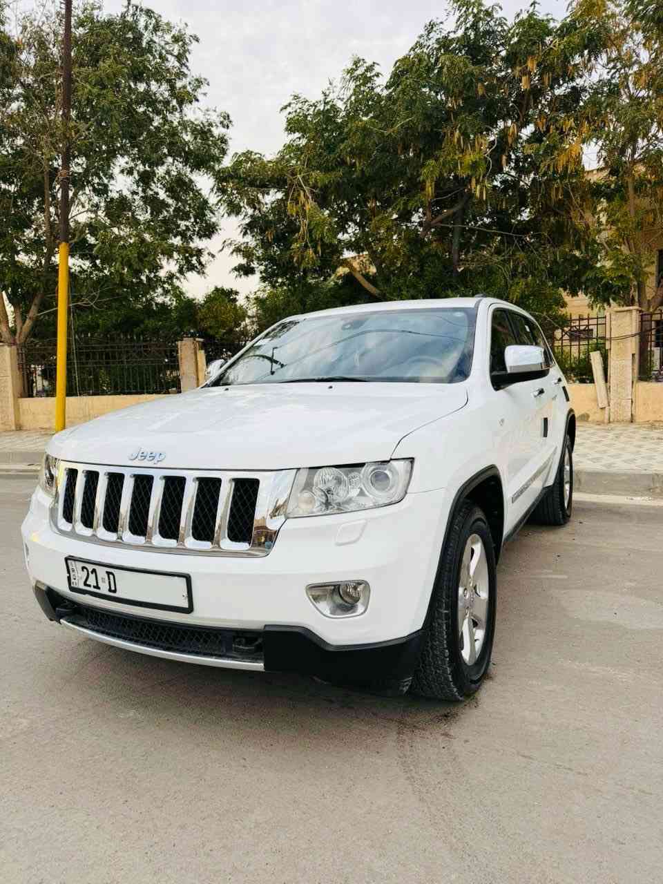 بسم الله
جيب خليجي موديل 2013 اللون ابيض ثلجي
المواصفات فول
كشن جلد 
كشن السايق والسكن كهرباء
بصمه
فتحه
حساسات
قطعتين تبريد
نضام قيادة موس
‏4x4
شاشه وكامره 
منضومة زنون 
سياره مكفوله فقط بيه تكحيل صغير ملاحضات
وموجود السونار بلصور
ماشيه 92 ميل
محرك كير صدر تايرات جديد مابيه سياره نقص كلشي
رقم سليمانيه وهزه وسنويه كله جديد
مكان السياره صلاح الدين تكريت
***********
