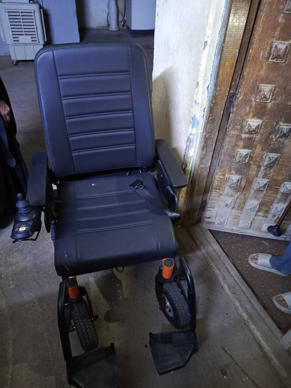 السلام عليكم عندي عربانه شحن جديد مستعمل يومين السعر خاص هذا رقمي ***********
