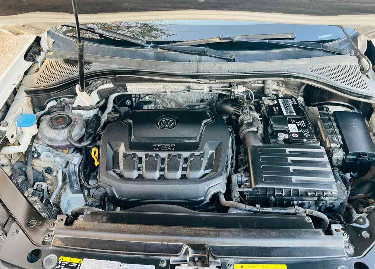 تیگوان مۆدیل ٢٠٢١ فول موسەفات  سپی بەفری  چوار پاچەی بۆیاخ ە بئ ناوگرتن پارچەکانشی بەسیتە لەسەر شوخوو خشان کراوەتە بۆیاخ ٦٠هەزار رۆیشتوە  گیرومەکینەو  باقی کارەبایی بەشەرت تەحویلو غەرەمە بەشەرت 
***********
*********** Singapore
