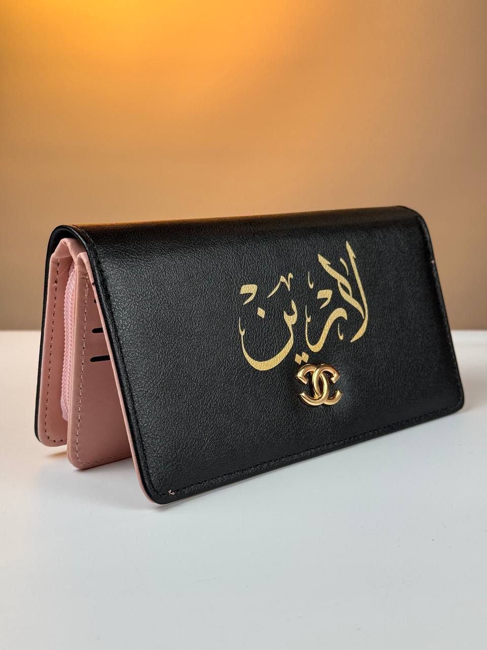 زبائننا الكرام
وصلنا محفظة نسائية جلد درجة اولى
قابلة لحفر الاسم او اي عبارة يطلبها الزبون
الحفر بالليزر وباللون الذهبي
هدية فاخرة جدا
متوفرة لدى Gift City
السعر مع الحفر 10 الاف دينار فقط
للطلب مراسلة الصفحة او على الواتس اب
ارسل الاسم او العبارة والباقي علينا
0775 020 5810
