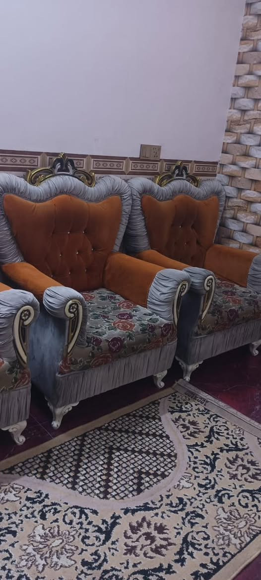 لبيع تخم 10 مقاعد  سعره 250 ومكانه بالبياع للتواصل ***********
