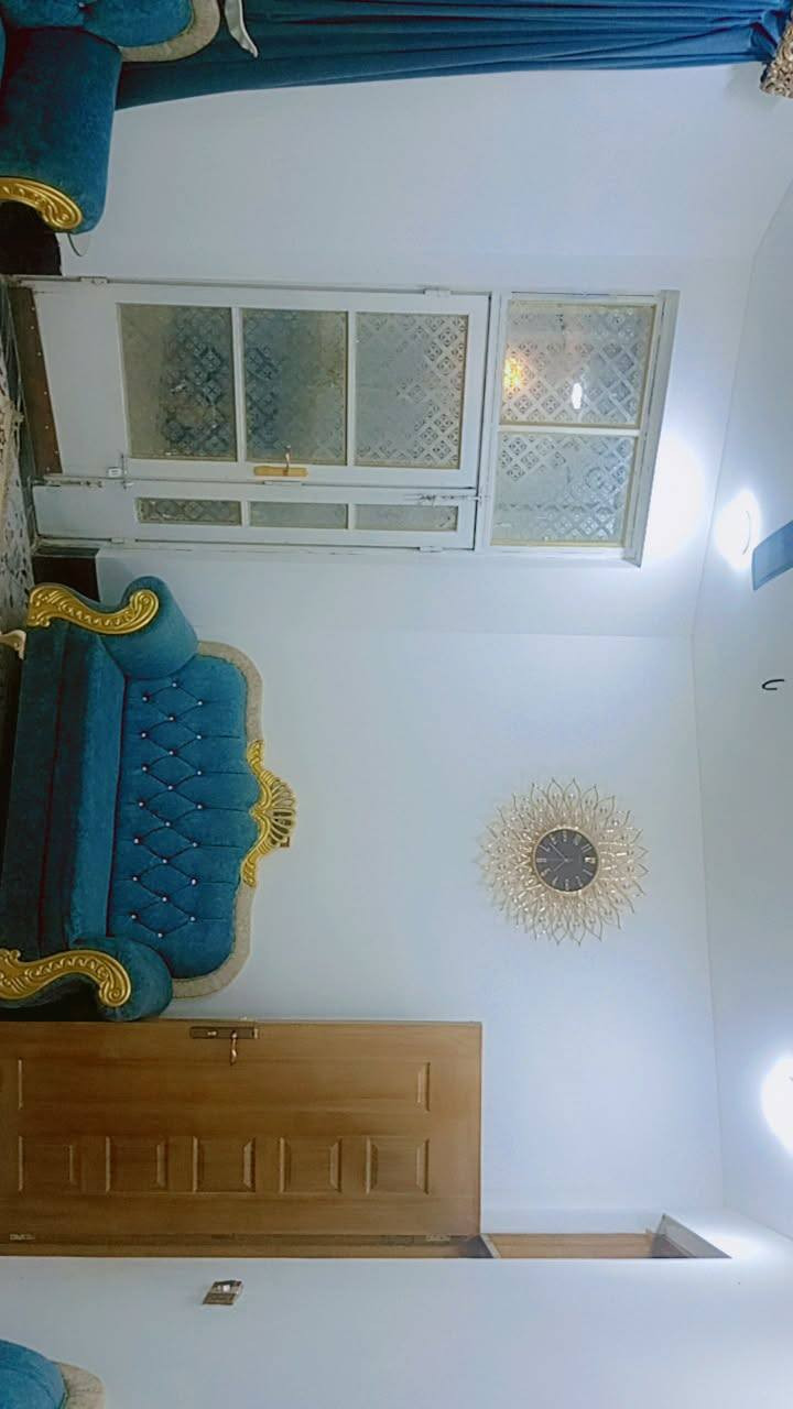 سلام عليكم بيت للبيع مساحه 100 مربع طابقين ركن  طابو زراعي سند 25 شارع عرض 10متر تبليط باب البيت خدمات كامله (ماء كهرباء مدارس مولده ذهبي قريب على سوق نادر)الموقع نادر الثالثة تاجيه الزراعي قرب شارع الحي الصناعي السعر 85 وبي مجال لاستفسار *********** متوفر واتساب مكلف بنشر للاستفسار الاتصال على الرقم الموجود بالاعلان
