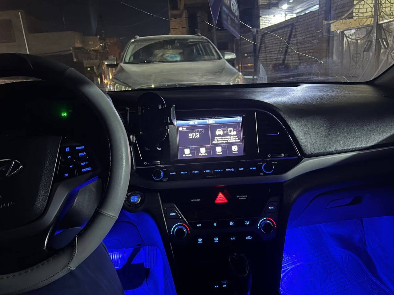 السلام عليكم النترا 2017وراد امريكي ماشيه 140حقيقي كامل مواصفات رقم بابل ب اسمي السياره تحويل ثاني يوم  صور الحادث مرفوقه ويه الصور السعر 120وبيه مجال مكاني بغداد المحموديه***********
