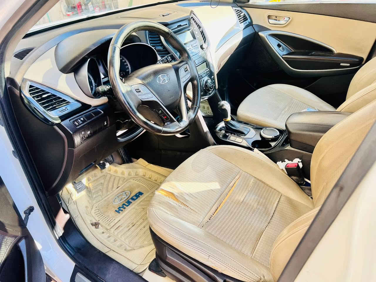 سنتافي وارد خليجي 2014
عدا ضربة بالچاملق الايسر بارد قليل مكفولة من الضربة والصبغ
محرك 6سلندر 
مكلف بالنشر 
راعي السيارة بصرة 
رقم راعي السيارة
+964 771 242 5200
