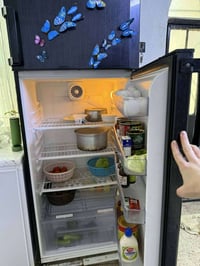 ثلاجه • كبيرة الحجم • شبه جديدة