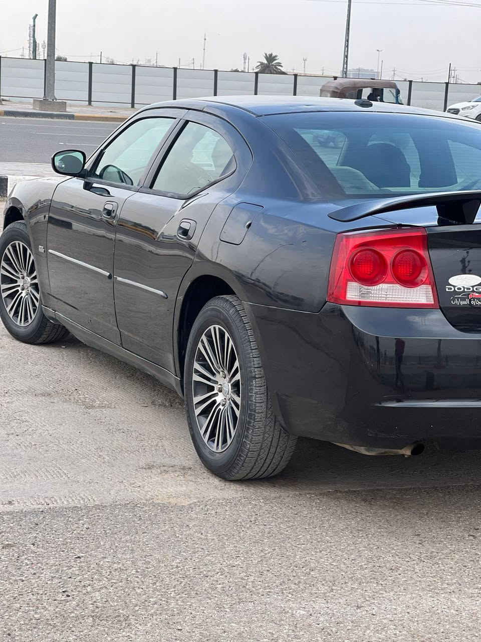 جارجر 2009 باسمي سنويه لل2032
كير ومكينه جدد شادهن وجاهزة من كلشي السياره

بيها صبغ فقط هلالات الجاملغات الخلفيه وسونار موجود 

 سعر 100    مكاني بغداد.  ***********
