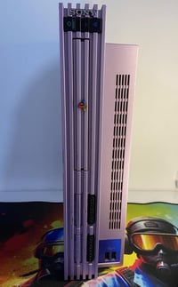 متوفر بلي ستيشن تو فري ريجن يشغل كوبي واصلي وفلاش لون وردي بس شخوط بسي...