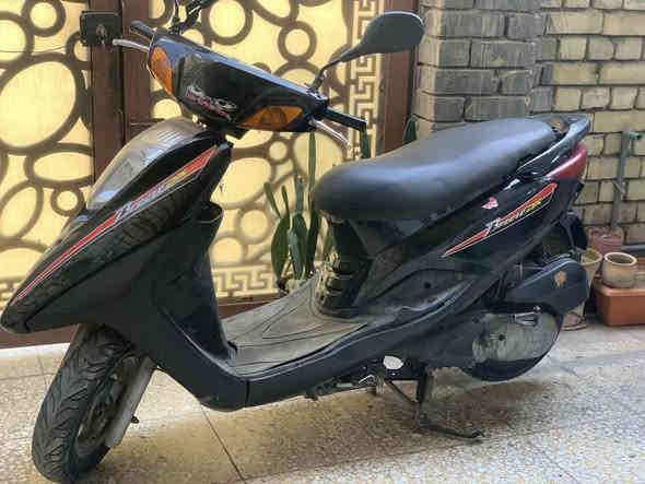 دراجة بريز مال بيت جناي 
دراجة نظيفة حيل ومكينة ناعمه برغي ممفتوح منها 
رايدها ب600 وبيها مجال 
مكاني الدورة 
رقمي ***********
