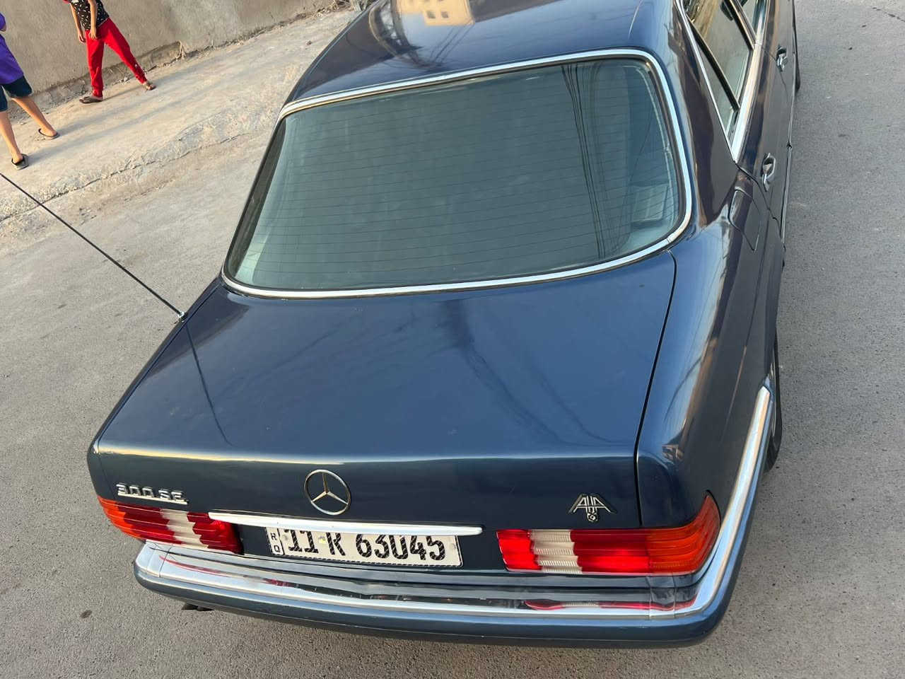 السلام عليكم مارسدس جامبو
موديل ١٩٩١
مصبوغه جماليه قواعد دبلات بلاد 
سلايت طكتين شغال 
منضومه بانزين جديده 
السياره عليه ادامه كامله رقم بغداد 
كشنات كهرباء 
تخم بردات 
السعر ٧٨ وبيه مجال قليل 
واذا اكو مراوس اراوس 
مكان بغداد 
***********
