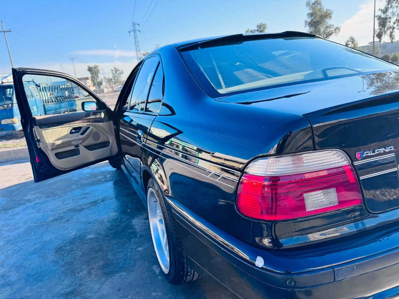 البيع فقط بيم سقر E39 موديل 2000 رقم اربيل منتهي شرط تحويل عليها غرامه 300 الف ريجع ورا معامله سبوغ عام جماليه بي فقط جاملغ سكن ضربه بسيط كير محرك شرط سعر 90 مجال قليل مكان كركوك داقوق رقم موبايل ***********
