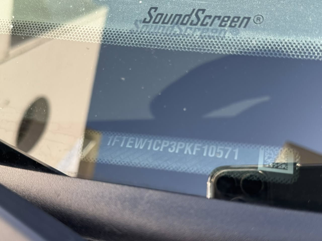 سلام عليكم للبيع فقط بدون مراوس فورد f-150 وارد امريكي ٢٠٢٣ محرك ٢.٧ تربو موصفات xle بصمه شغال جلد شاشه جبيره وباقي موصفات  ماشيه ٣٣ الف ميل بجم كبس بدون ايرباك فقط تبديل الصندوق رقم شاصي مرفق مع الصور رقم سليمانيه باسمي سعر ٣٢٠ ومجال مكان سليمانيه للاستفسار اكثر اتصال ب رقم ***********
