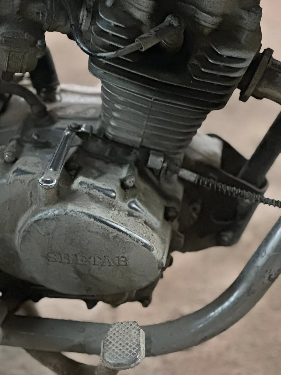 محرك للبيع ب٥٠ شغال  بس كايم ***********
