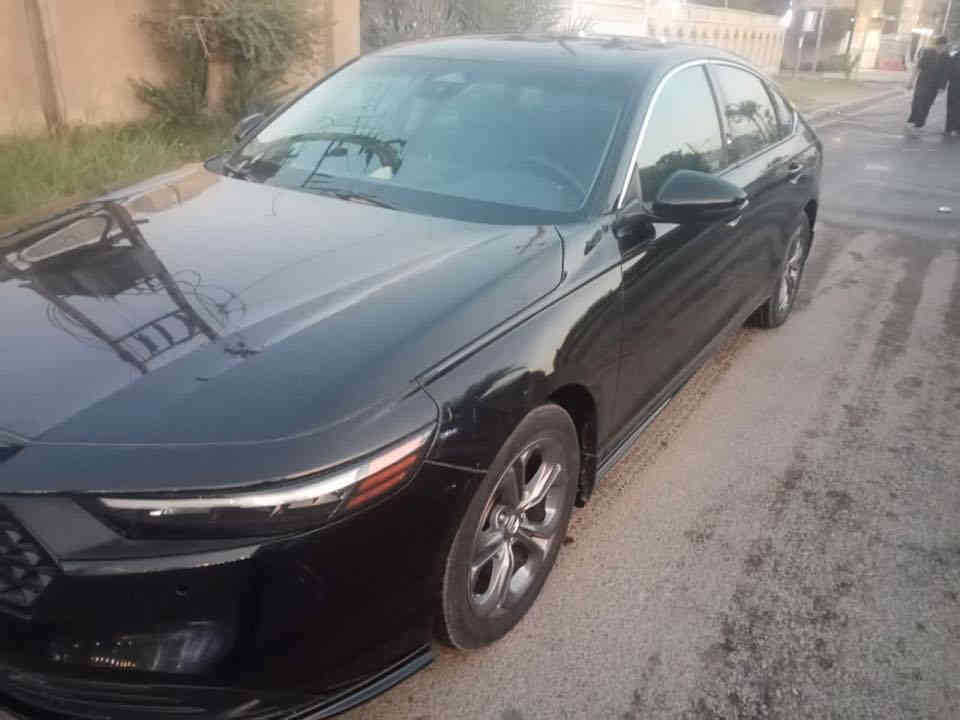 السلام عليكم 
من رخصة الادمن 
هوندا اكورد 2023 هايبرد  EXL
مواصفات فول 
لون اسود
شاشه كبيره 
كامره دواره
تحكم ستيرن
شفتات ستيرن
لد امامي 
لد خلفي
اشاير مري
لايت زنون 
تبريد قطعتين
محرك 2000 هايبرد تنفس طبيعي
ويل 17
رادارات جانبيه وأمامي
كشن جلد وكهرباء
تدفئة كشنات
ثلاثه انظمه قياده
فتحه
بصمه ابواب 
بصمه تشغيل عن بعد
حادثها صبغ بنيد فقط 
ايرباك دركه فقط
رقم بغداد باسمي
السعر 192 ورقة وبيها مجال 
مكانها بغداد  - الغزالية 
للاستفسار ***********
