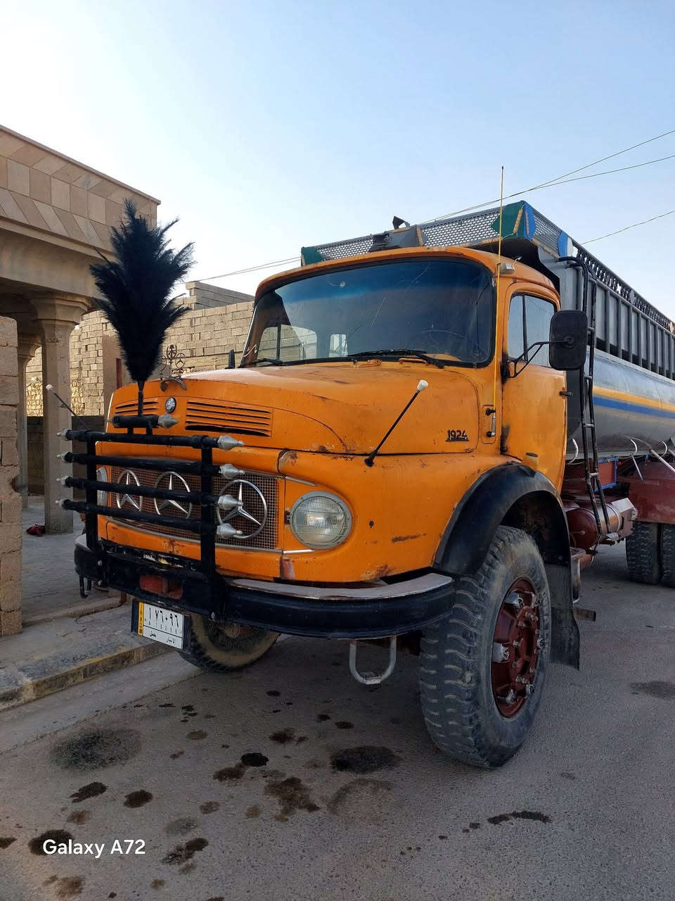 سلام عليكم ورحمة الله وبركاته
للبيع قجمه موديل 79 مايلر مطوله تطواله ابلاديه رقمه انبار ألماني 
محرك 55 كير 25 كفاله قماره مصبوقه ابجم الستفسار ع رقم 
اتصل ***********
