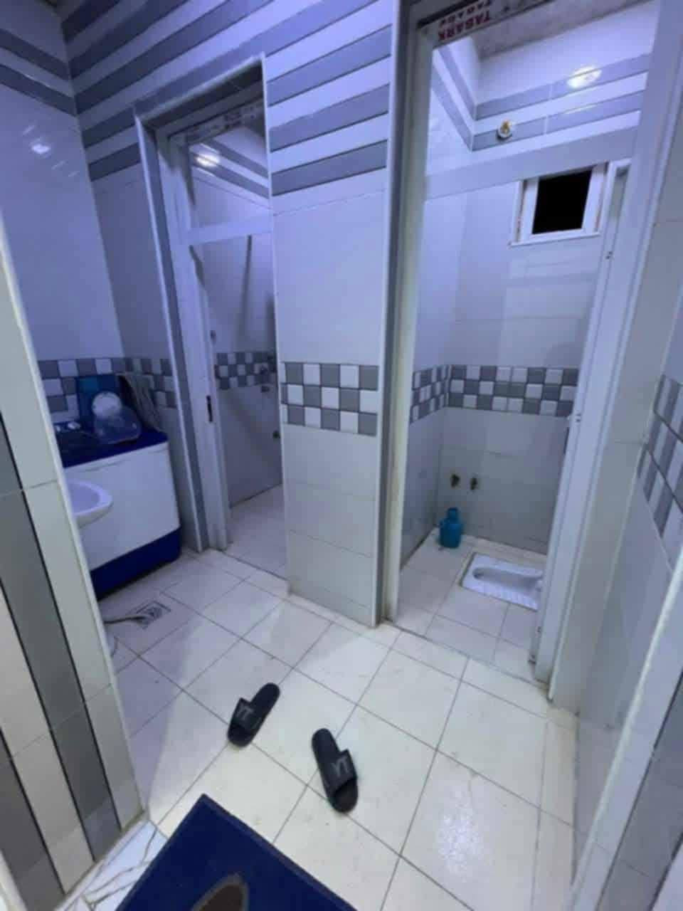 للبيع بيت ملك صرف مساحه 200متر حي الزهور حي ابو مهدي المهندس قرب موقع الضباط مطلوب 40 الاتصال على الرقم قل من طرف مندوبه ياعلي مدد امانه عندك اخي الكريم ***********
