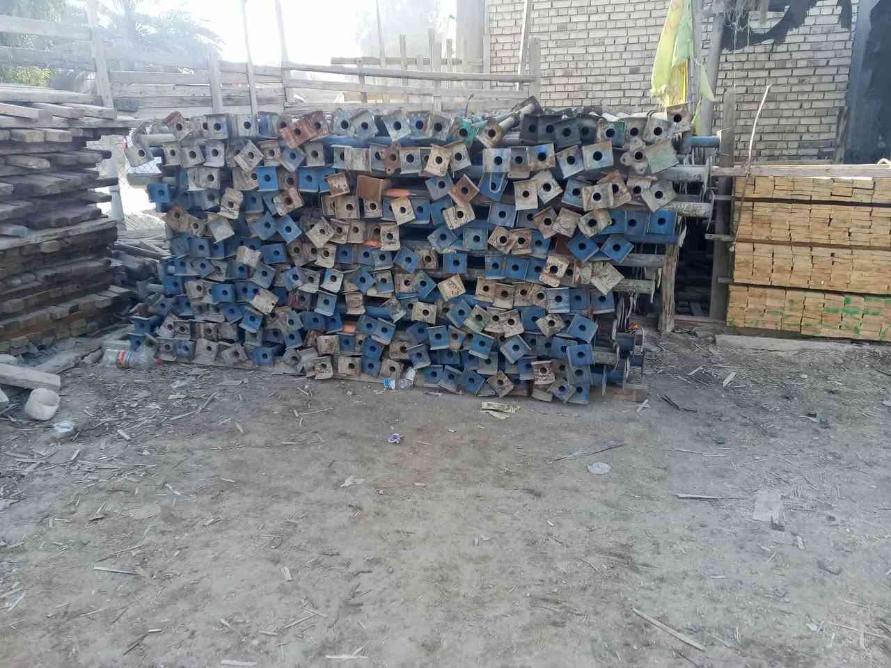 خشب وجكات للبيع متنوع الاطوال مكاني بالحلة ***********
