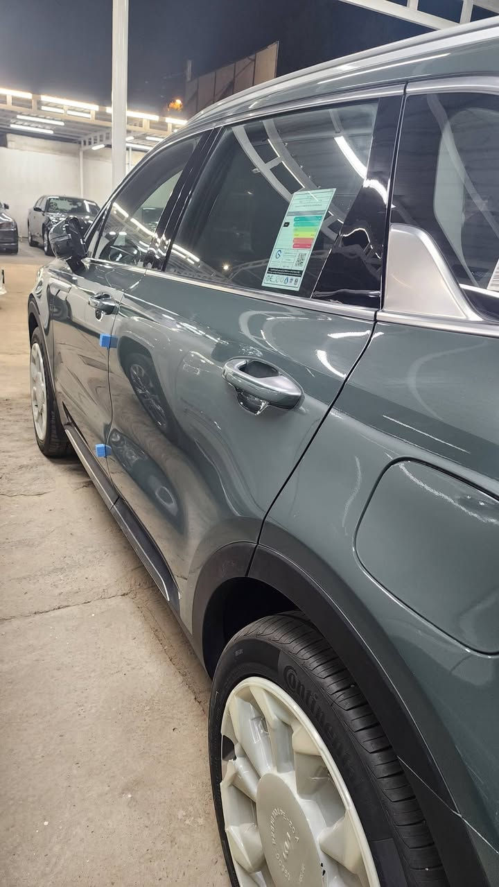 سورنتو ٢٥ جديده ماشية ١٩٠٠ كيلو فقط يعني زيرو بلون مميز جدا نفطي زيتوني متغير حسب الإضاءة. السيارة مكفولة من كل شي عدا شخط بسيط جدا بالدعامية الأمامية بطول ٢ سم..
السيارة خليجي الدولية كفاله ٥ سنوات.
مواصفات بانوراما حساس امامي خلفي كشنات تبريد مخمل كهرباء. بردات خلفية داخل ابيض ويل ١٩ رقم بغداد .
مكان السيارة بابل الحلة.السعر ٣١٠ مجال جدا جدا بسيط بدون احراج.....شراي اتصل على ***********....لطفا لا تتصل وقت الظهر أو متأخر بالليل.
