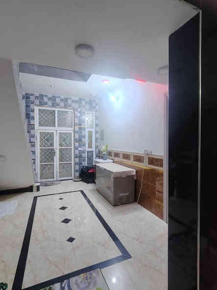 السلام عليكم بيت  زراعي سند ٢٥  المساحه ٩٠٠ الكلي ١٠٠٠ يتكون البيت ٤ غرف. ٥/٤       طابقين   شرط الشغل درجهً(١).     وبراني ٦/٤.        صاله ٩/٤   مطبخ ٤/٦           البيت الكلي ٢٠٠.  صحيات خارجيه وداخليه.   حديقه داخليه وخارجيه    ونخيل العدد ١٥ وانواع الاشجار.   السعر ١٩٠   مليون. مع المجال كلش بصيط.        ***********  العنوان طريق الدغاره ديوانيه من تعبر المعمل الطابوق قرب مشتل الربيع
