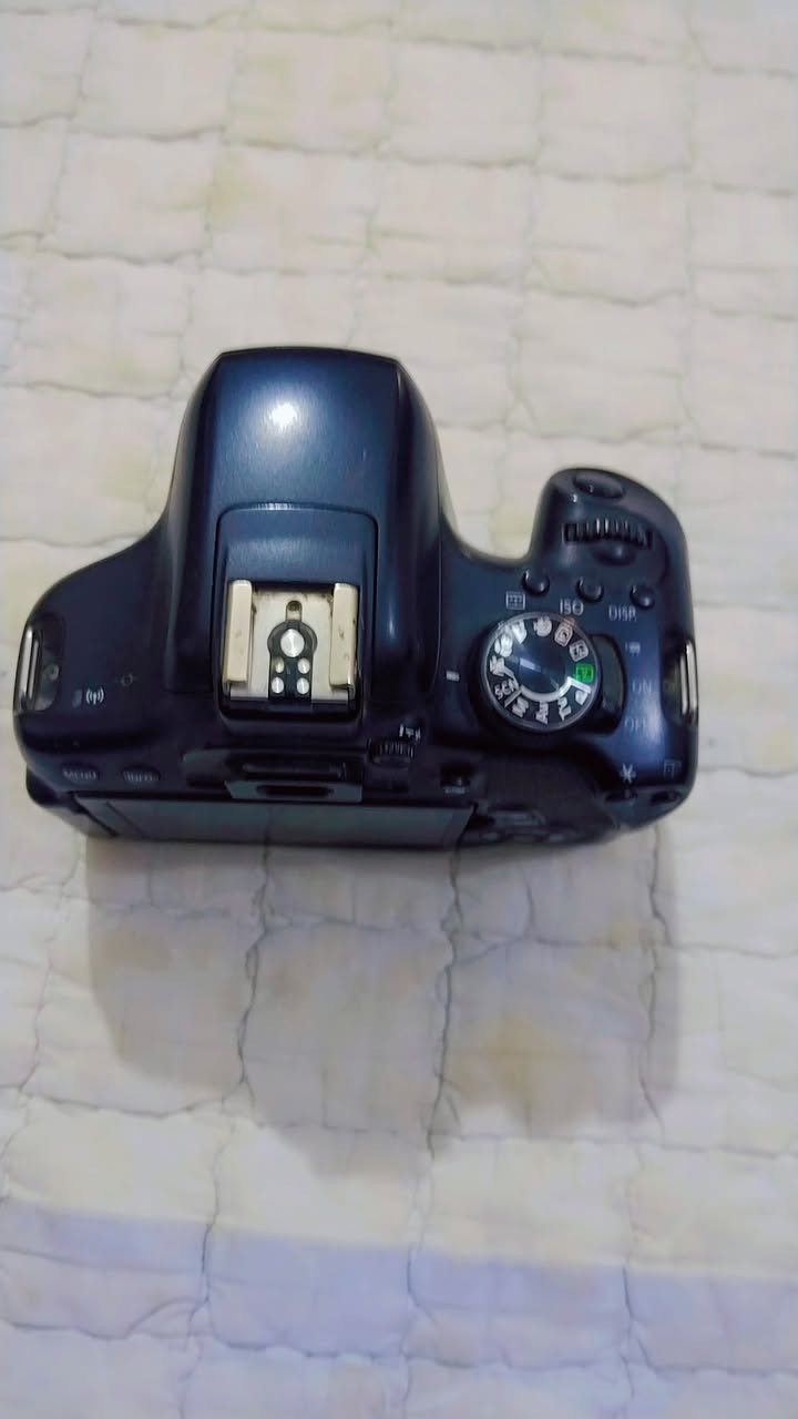 كامره للبيع كانون 750D
نضافه 100/90
ملحقاتها 

عدسه 18.55

شاحنه 

بطاريه 

جيلاتين اصفر 

مك مايك 

رام 32

شراي تواصل على الواتساب 
***********
