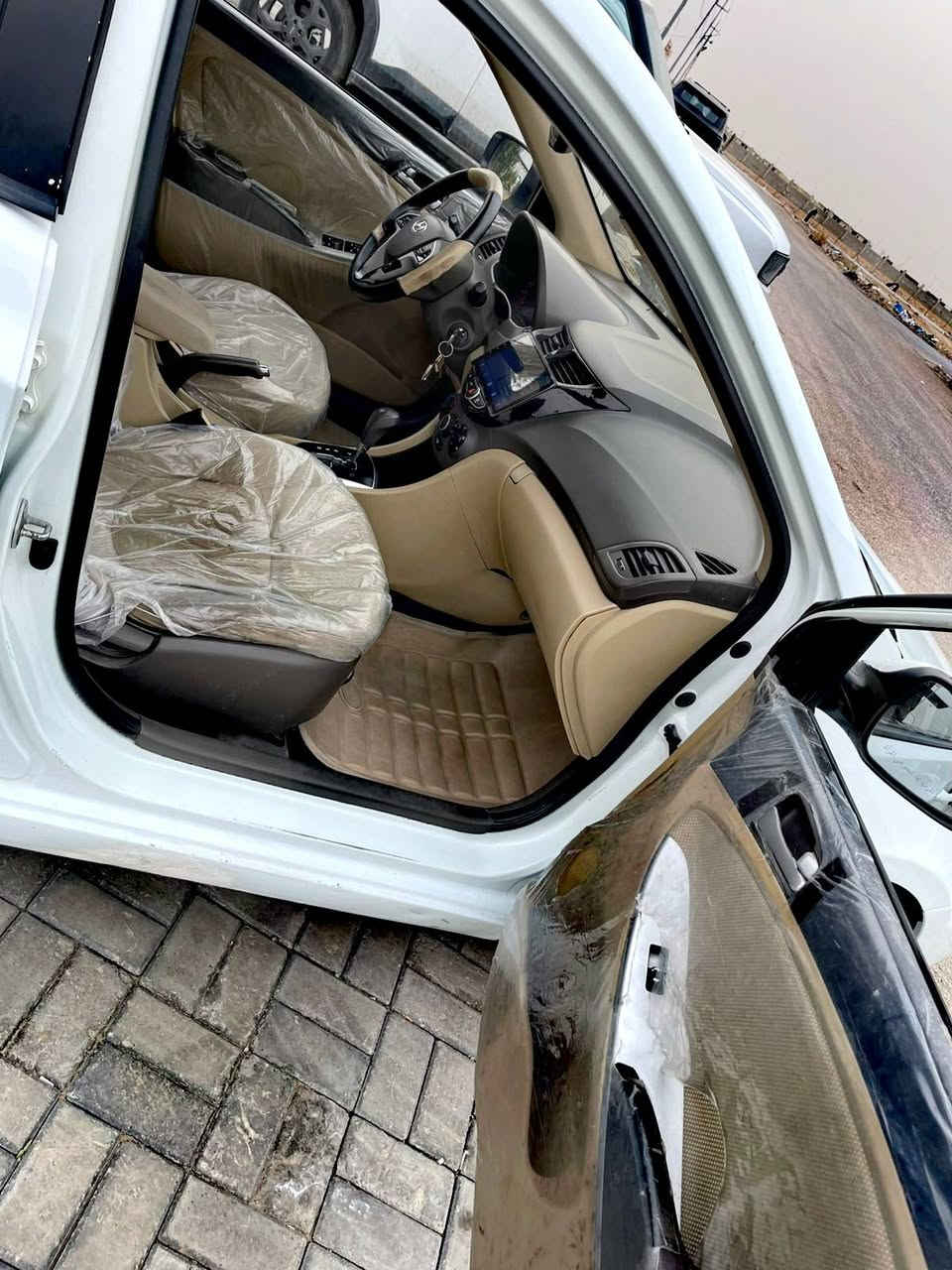 اكسنت ٢٠١٤ خليجي 
محرك ١٤٠٠رقم نجف راعي نجف مكانه نجف سياره حلوه معايزه شي تبريد ثلج حداديه جديده بل كامل تخم تاير جديد كير مكينه حلوات بيه جاملغات ثنين لمامي صبغ بدون حادث وبيه دور صوب ليمنه صبغ قليل بدون حادث
داخل سياره كلش.نضيف احلى من صور سنويه تنتهي ل ٢٠٢٨  تليفوني *********** واتساب شغال للماعده رصيد 😁 سعر ٨٥ ورقه
