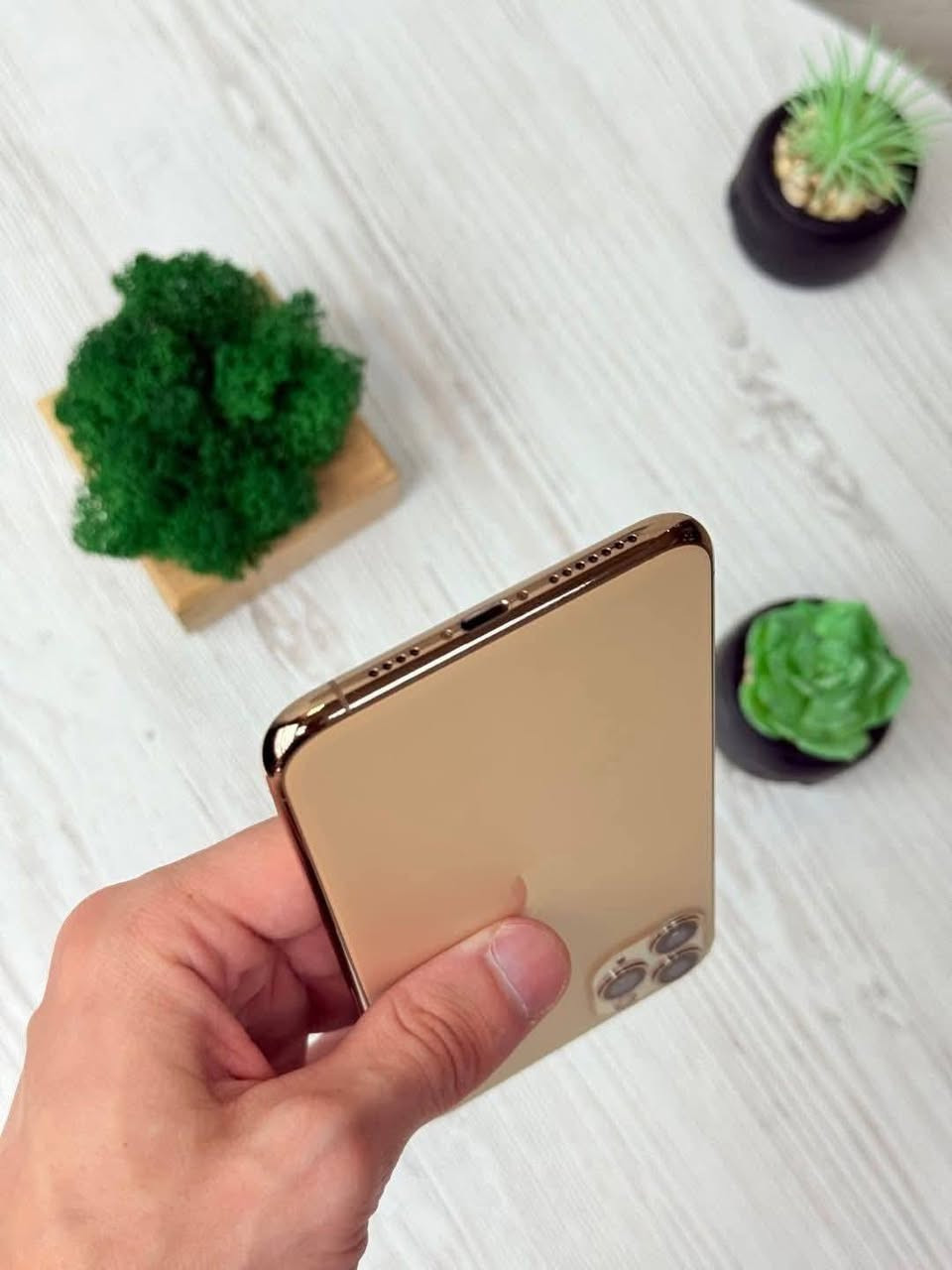 ايفون 11 برو ماكس 
جهاز نضيف جداا وبسعر مناسب 
نموذج m
بطاريه 76 
ذاكره 256 
مستبدل شاشاه 
وكامره بعد ثالث مرات تصير بيضه 
غير هذه شي جهاز مكفول 
اتصال او خاص 
*********** 
مكاني حله 
سعر 250
