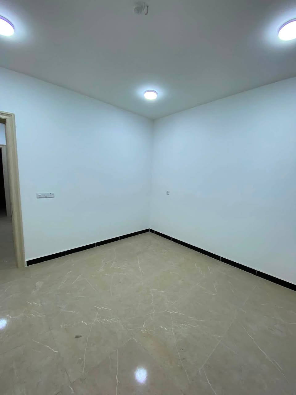 🔥للايجار في السيدية
زيرو✅غير مسكون يحتوي على👇🏻

3غرف نوم وصالة ومطبخ وخدمات 

📍موقع مربع المعلمين

الايجار 850

للاستفسار والتواصل

زين العابدين الشمري ***********
