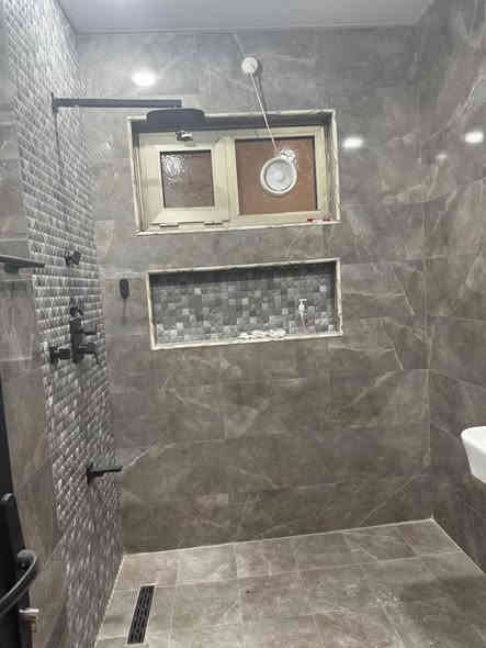 دار للبيع 🛑
المساحة 108 🛑 واجهه 6 
الموقع : الغدير محله 706 
حالة البناء : بناء حديث غير مسكون  زيرو 
الدار يتكون من 
4 نوم مع سويتات .. البيت كلش مرتب وبناء درجه اولى 
الموقع الغدير محلة 706 
للاستفسار الاتصال على *********** SIM + واتس اب  
🛑 غير متوفر على الفيس بوك
