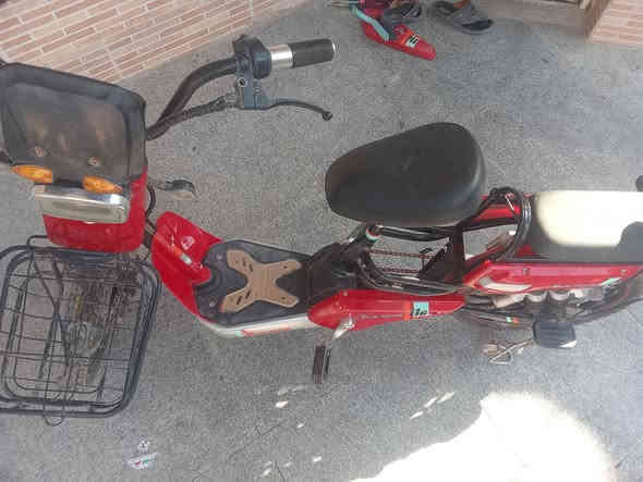 السلام عليكم من رخصه الادمن دراجه شحن موديل 2023نظيفه نقص بطاريه بسس السعر خاص او على الرقم ***********
