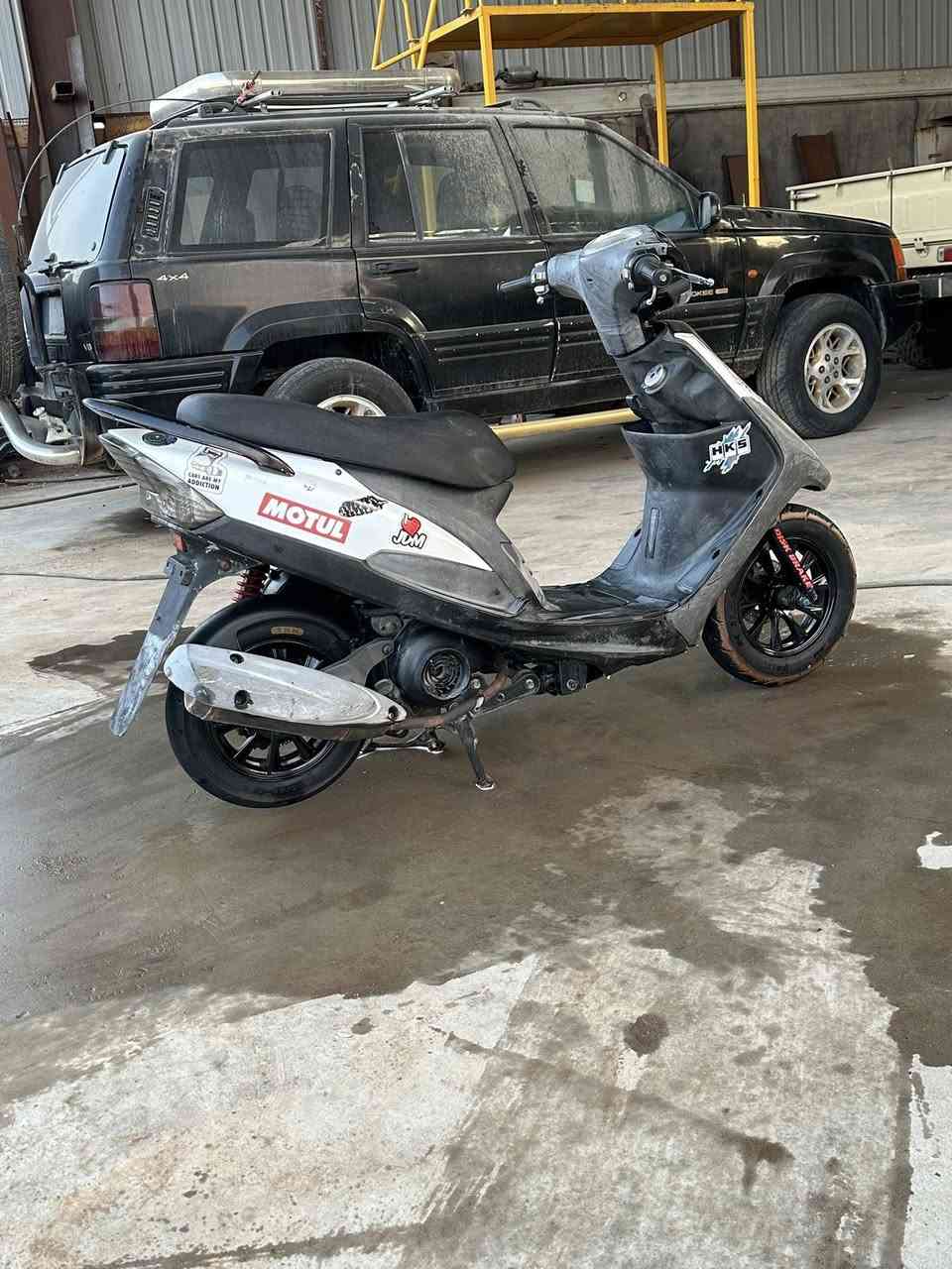 سلام عليكم :دراجة ماكس عدلة للبيع دراجة كلفالة عامة من كل النواحي الداجة بيهة ويالة وبيهة كلجات (fcs)كلشي ما ناقصهة الداجة بعدهة وكالة اوراقهة كاملة وبيهة منفيس مكاني عمارة                                                    وهاذة رقمي:(***********)
